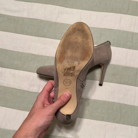 Michael Kors Sammy Ankle Zip Booties Heels Pearl Grey Suede 9M - Picture 5 of 7